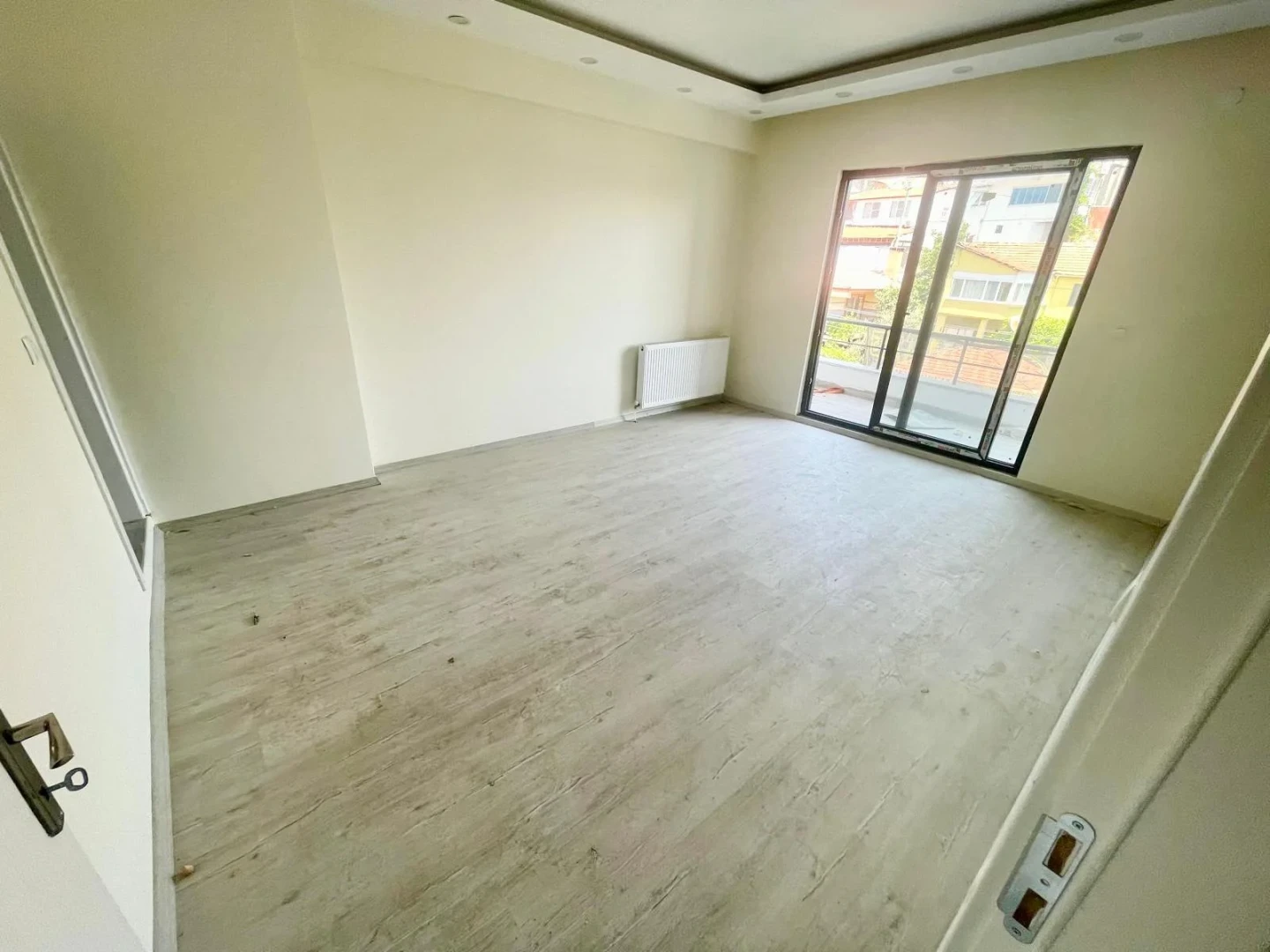 YÜKSEL'DEN EDREMİT MERKEZ'DE ÖN CEPHE ARAKAT 1+1 DAİRE