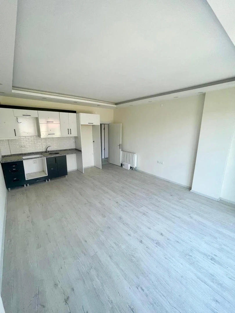 YÜKSEL'DEN EDREMİT MERKEZ'DE ÖN CEPHE ARAKAT 1+1 DAİRE