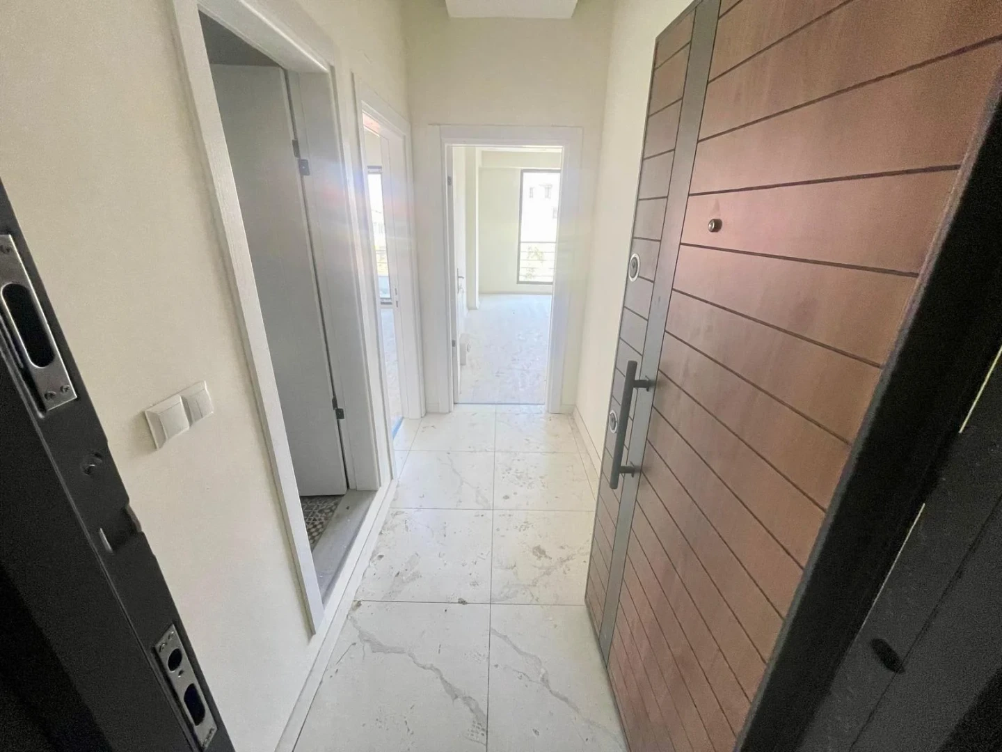 YÜKSEL'DEN EDREMİT MERKEZ'DE ÖN CEPHE ARAKAT 1+1 DAİRE