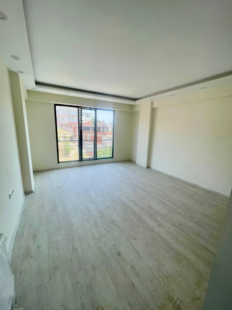YÜKSEL'DEN EDREMİT MERKEZ'DE ÖN CEPHE ARAKAT 1+1 DAİRE