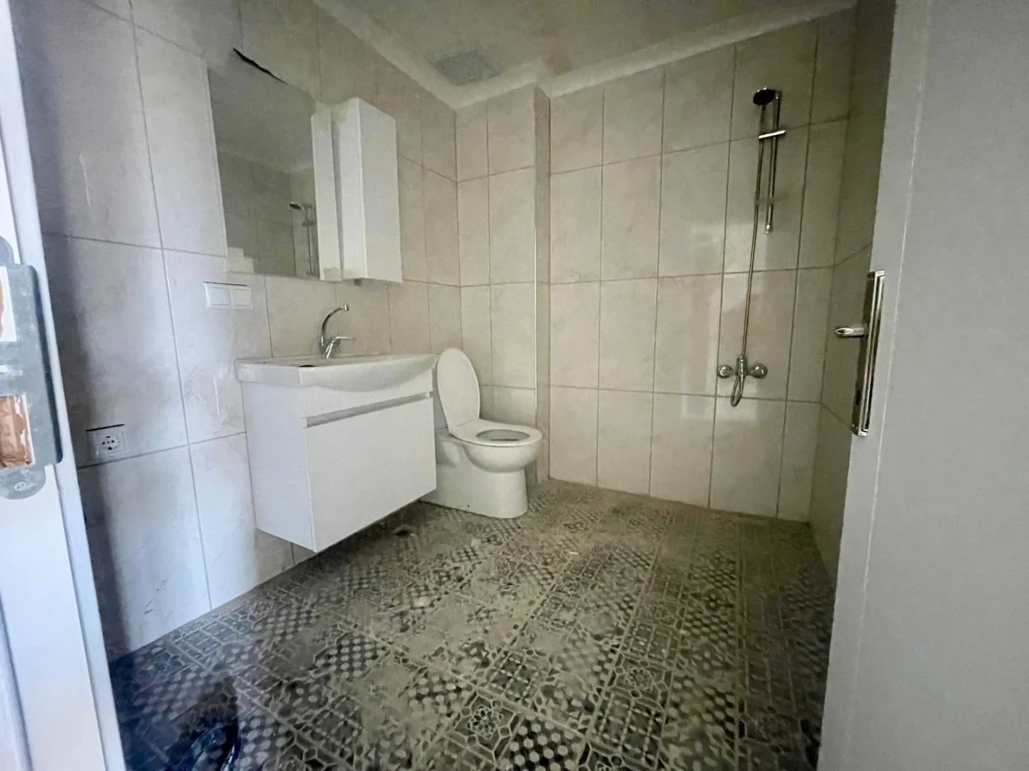 YÜKSEL'DEN EDREMİT MERKEZ'DE ÖN CEPHE ARAKAT 1+1 DAİRE