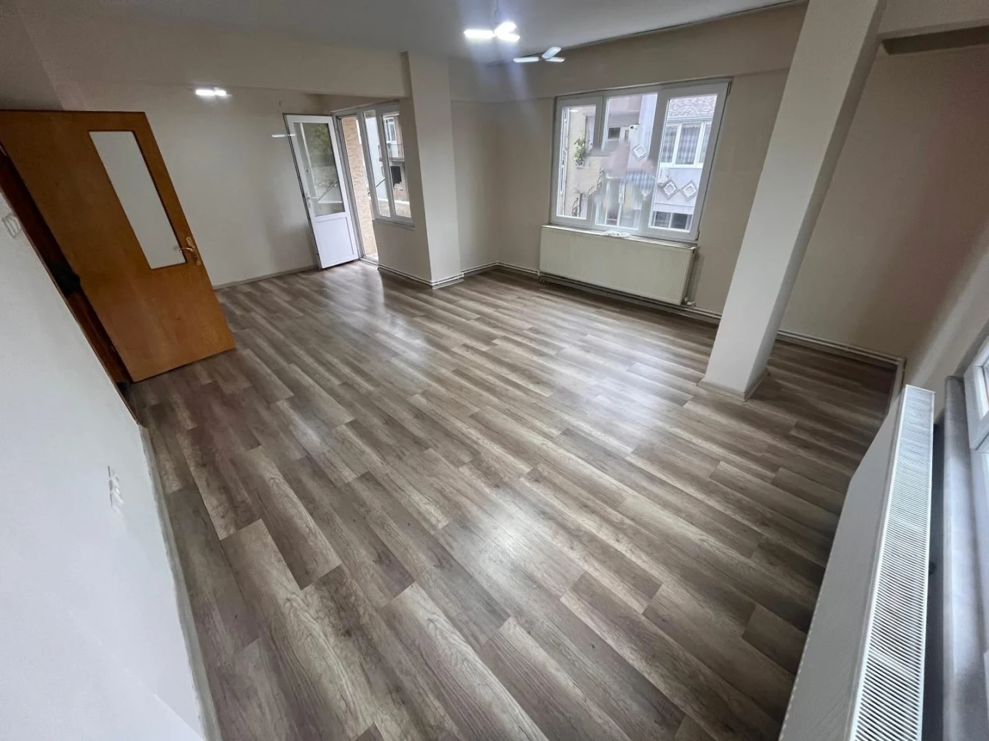 YÜKSEL'DEN CUMHURİYET'TE ŞAHANE KONUMDA KAPALI MUTFAK 2+1 DAİRE