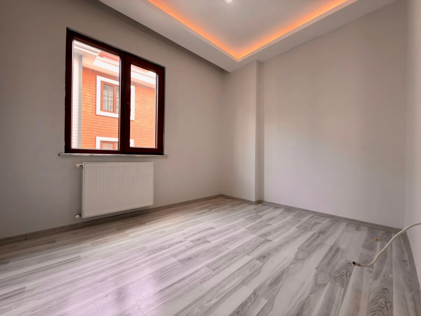 YÜKSELDEN ALTINKUMDA DOĞALGAZLI SIFIR AYARINDA ARAKAT 2+1 DAİRE