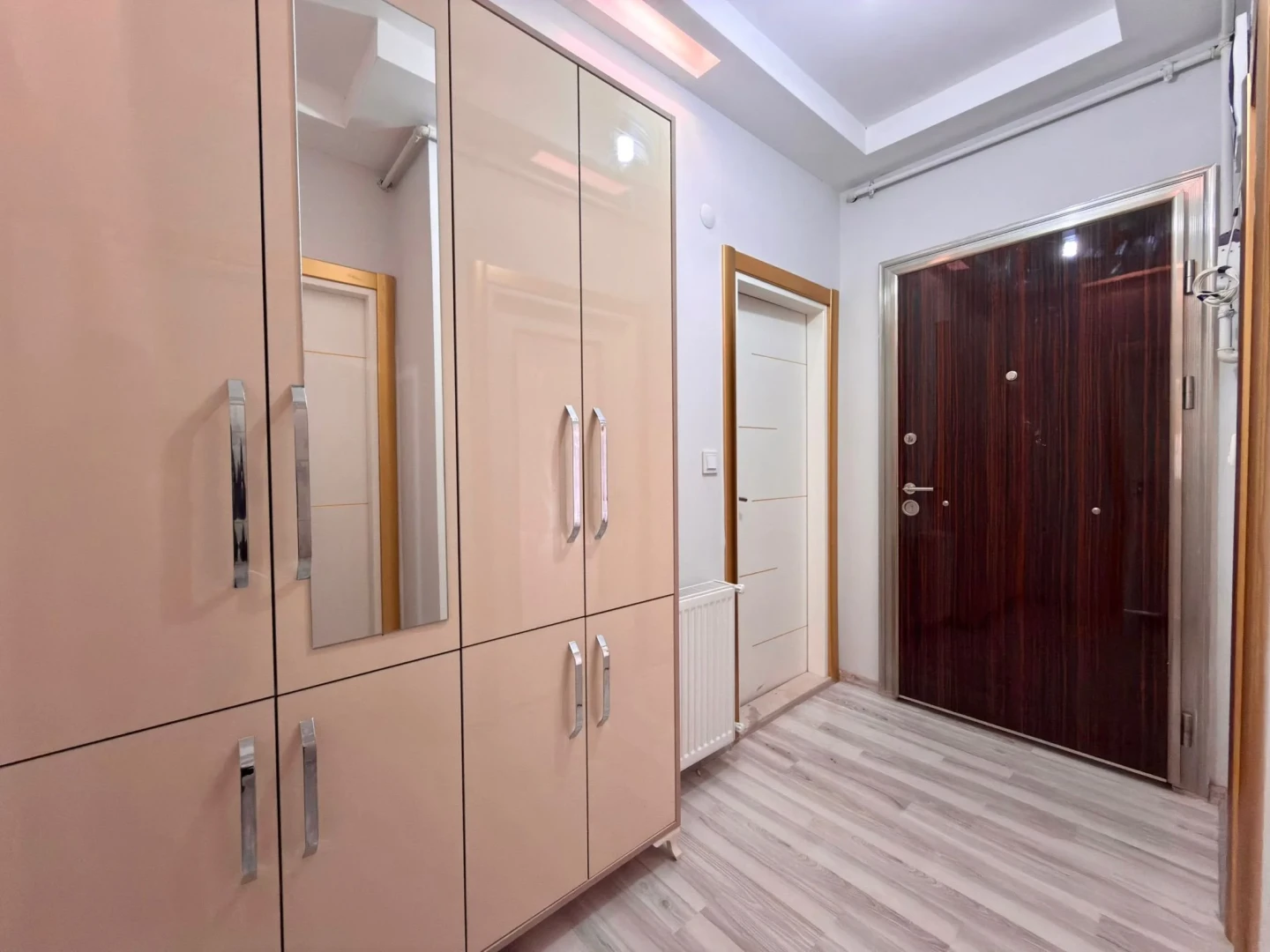 YÜKSELDEN ALTINKUMDA DOĞALGAZLI SIFIR AYARINDA ARAKAT 2+1 DAİRE