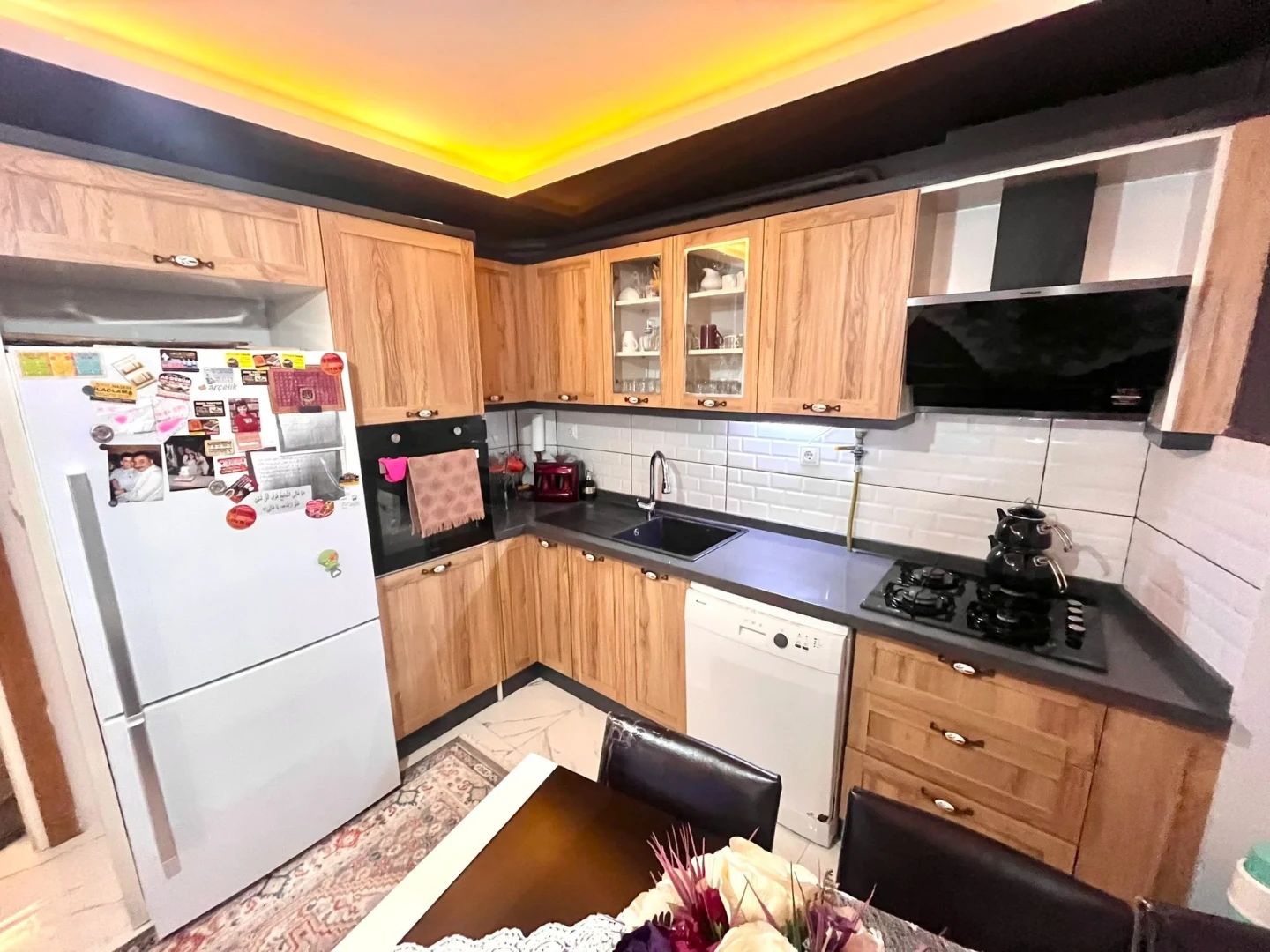 YÜKSEL'DEN EDREMİT'TE CAM BALKONLU ARAKAT MASRAFSIZ 2+1 DAİRE