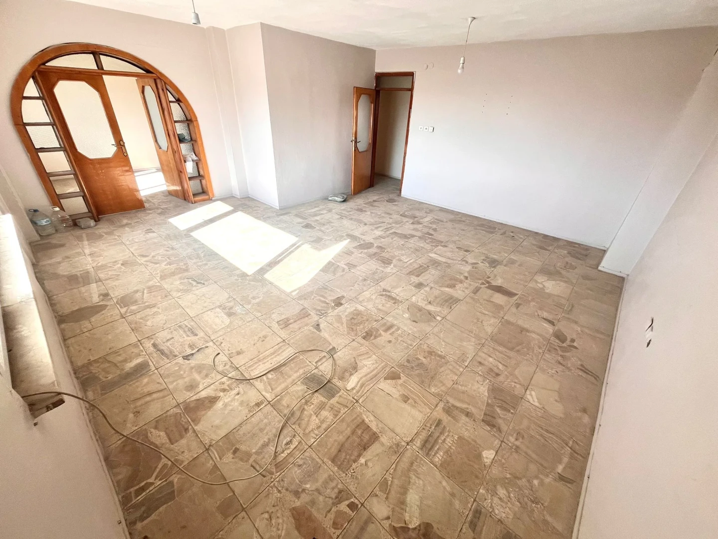 YÜKSELDEN EDREMİT MERKEZDE 2+1 AYRI MUTFAK KELEPİR DAİRE