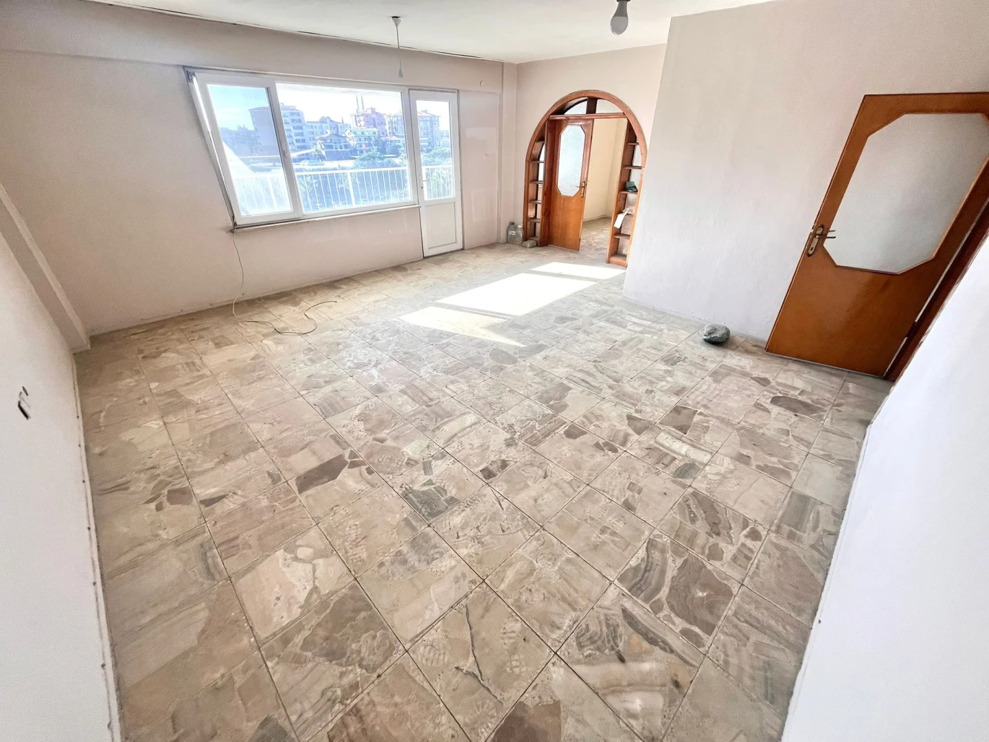 YÜKSELDEN EDREMİT MERKEZDE 2+1 AYRI MUTFAK KELEPİR DAİRE