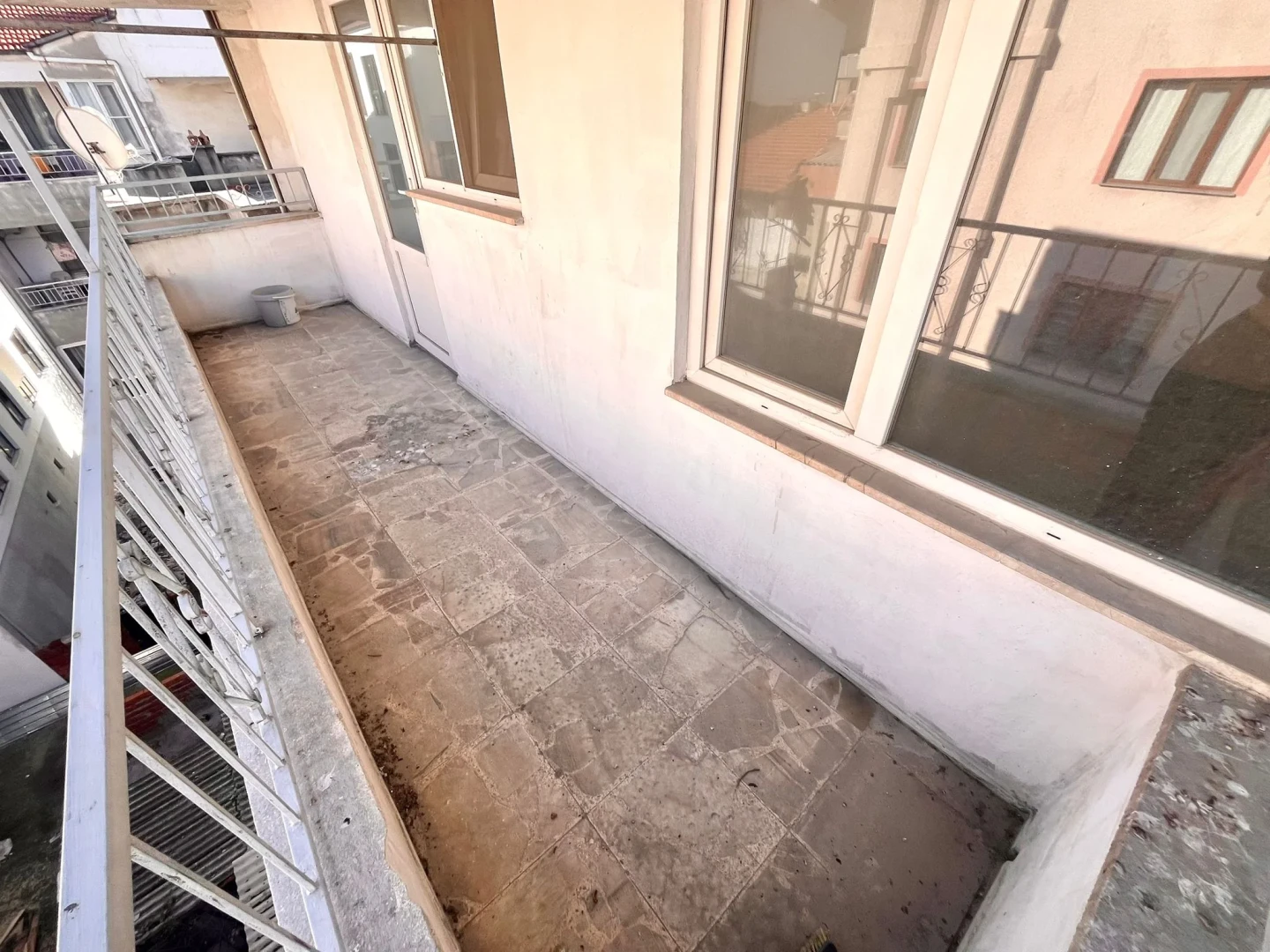 YÜKSELDEN EDREMİT MERKEZDE 2+1 AYRI MUTFAK KELEPİR DAİRE