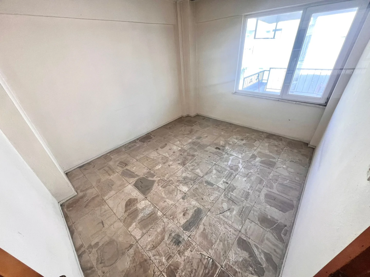 YÜKSELDEN EDREMİT MERKEZDE 2+1 AYRI MUTFAK KELEPİR DAİRE