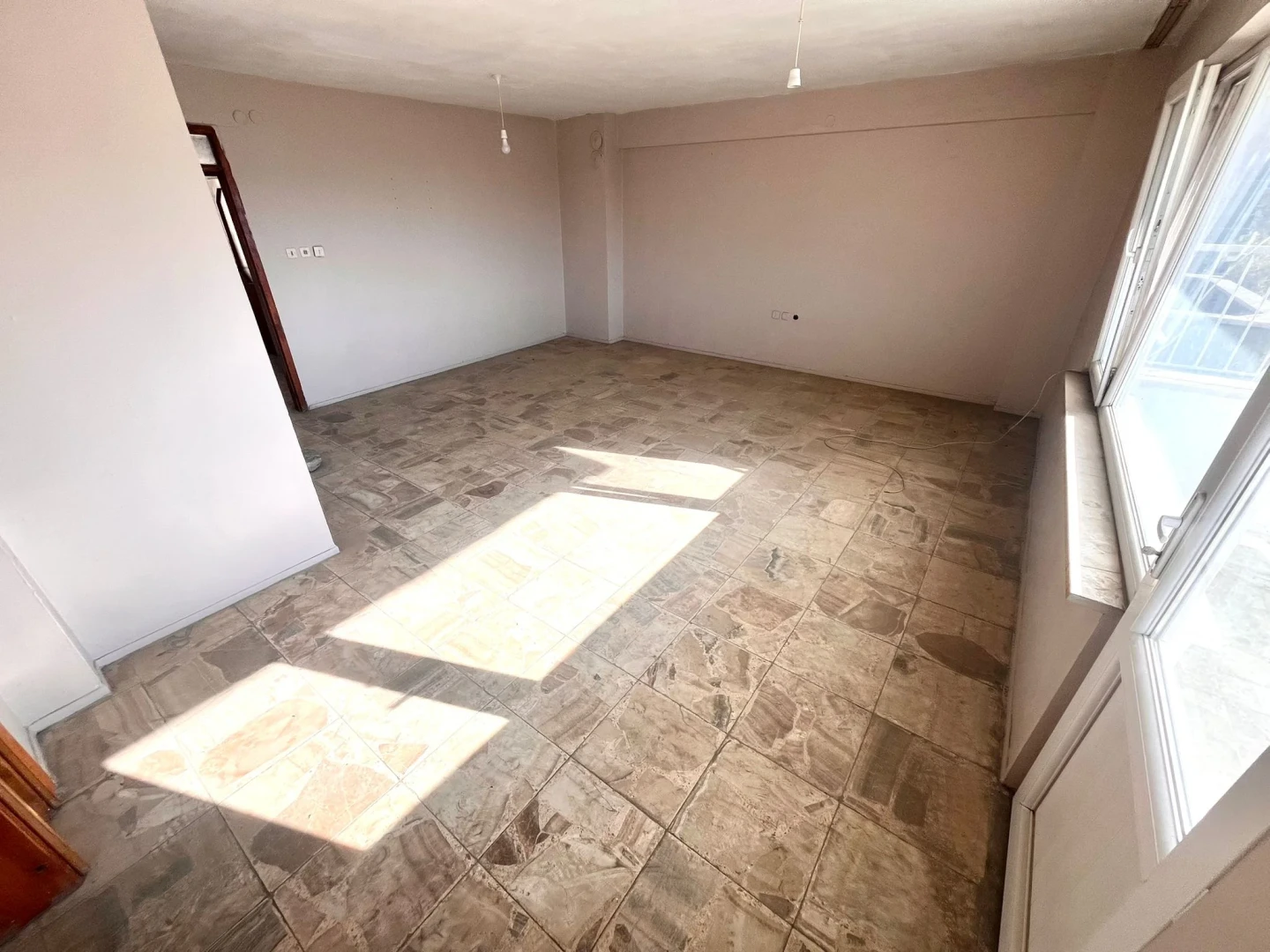 YÜKSELDEN EDREMİT MERKEZDE 2+1 AYRI MUTFAK KELEPİR DAİRE