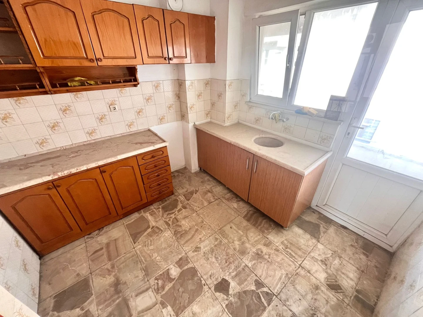 YÜKSELDEN EDREMİT MERKEZDE 2+1 AYRI MUTFAK KELEPİR DAİRE