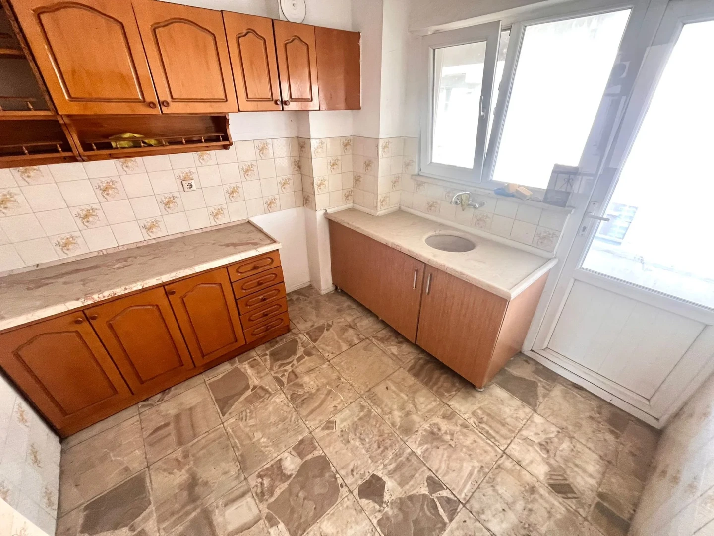 YÜKSELDEN EDREMİT MERKEZDE 2+1 AYRI MUTFAK KELEPİR DAİRE