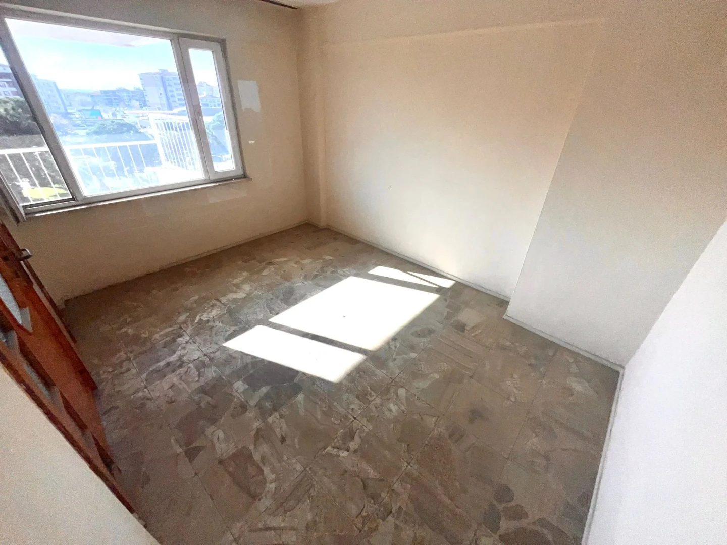 YÜKSELDEN EDREMİT MERKEZDE 2+1 AYRI MUTFAK KELEPİR DAİRE