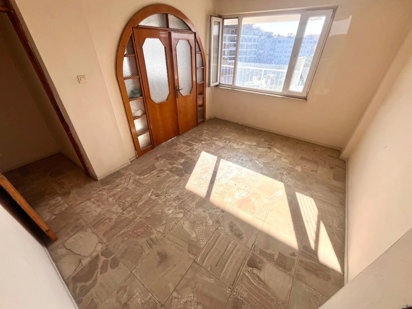 YÜKSELDEN EDREMİT MERKEZDE 2+1 AYRI MUTFAK KELEPİR DAİRE