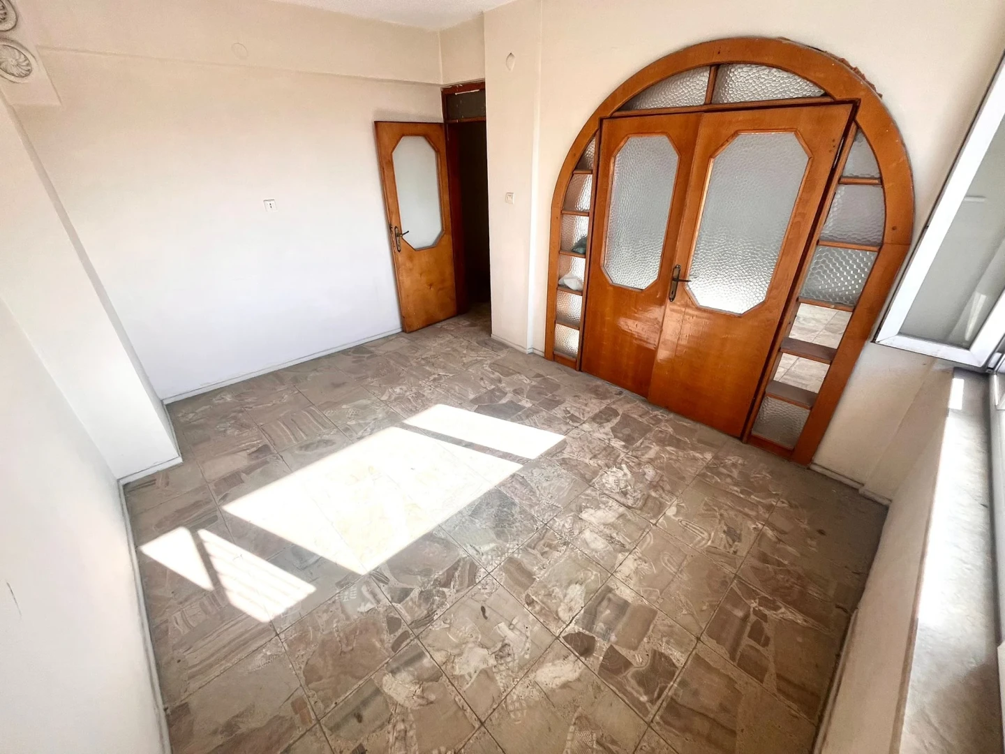YÜKSELDEN EDREMİT MERKEZDE 2+1 AYRI MUTFAK KELEPİR DAİRE