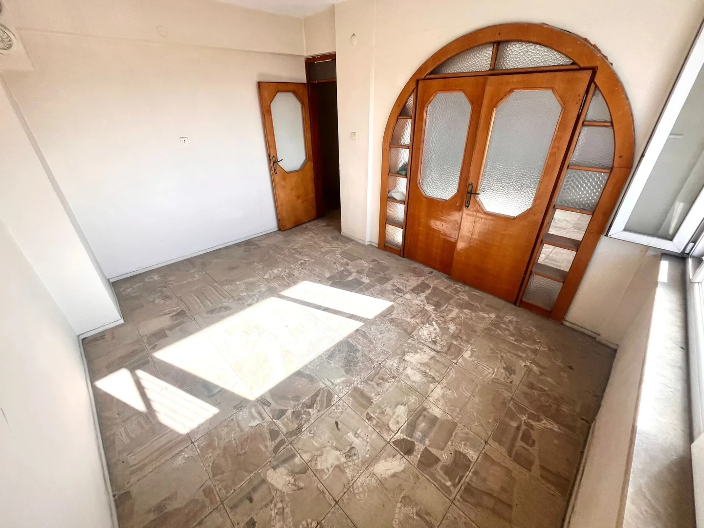 YÜKSELDEN EDREMİT MERKEZDE 2+1 AYRI MUTFAK KELEPİR DAİRE