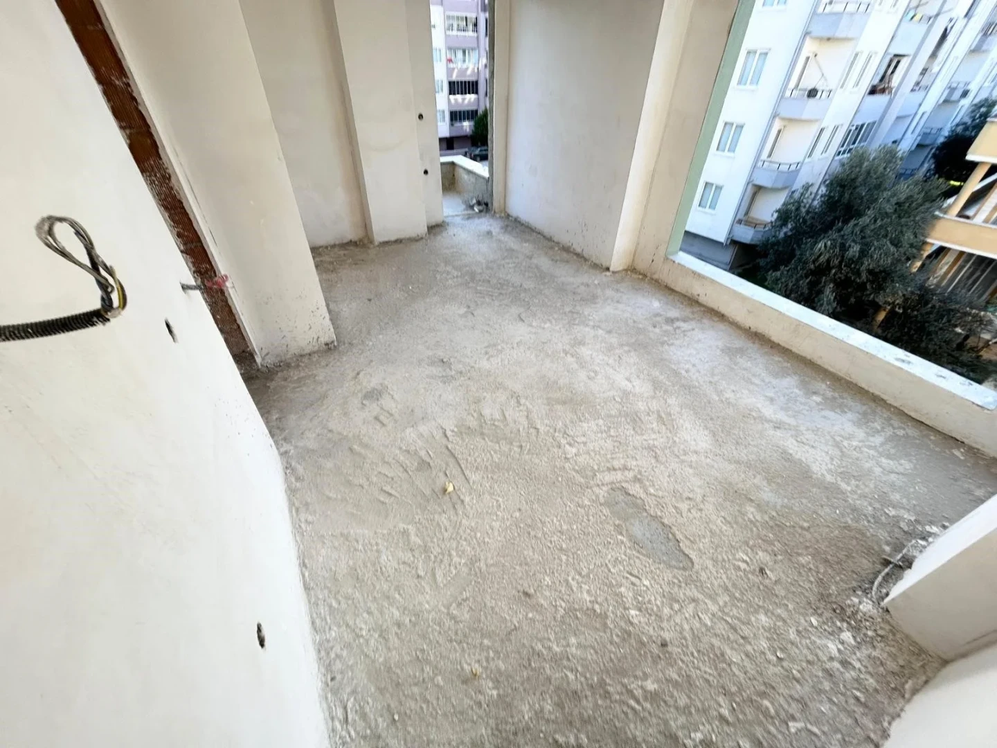 YÜKSEL'DEN KADIKÖY'DE KAÇMAZ FIRSAT GENİŞ ARA KAT ÖNCEPHE 1+1
