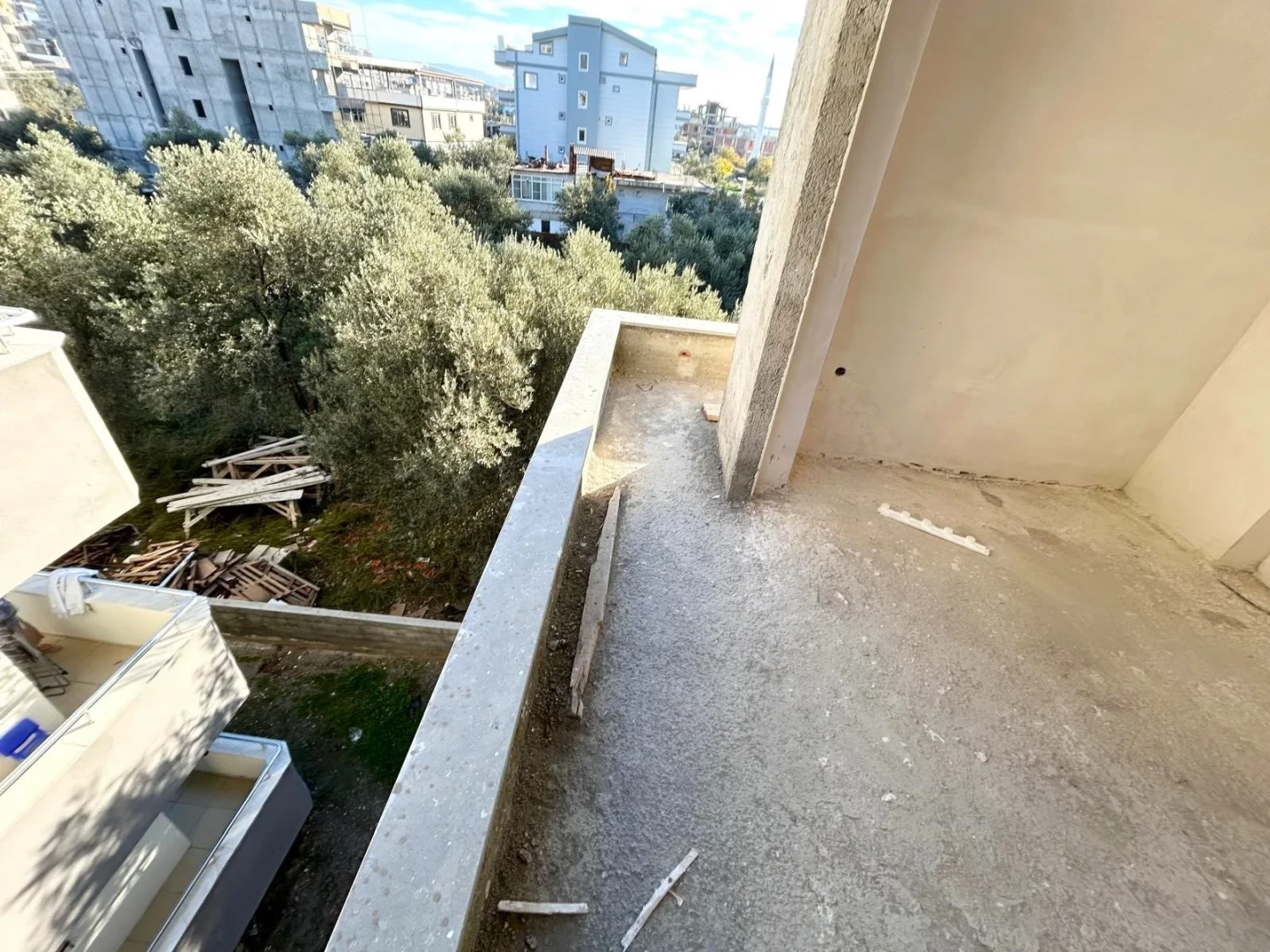 YÜKSEL'DEN KADIKÖY'DE KAÇMAZ FIRSAT GENİŞ ARA KAT ÖNCEPHE 1+1
