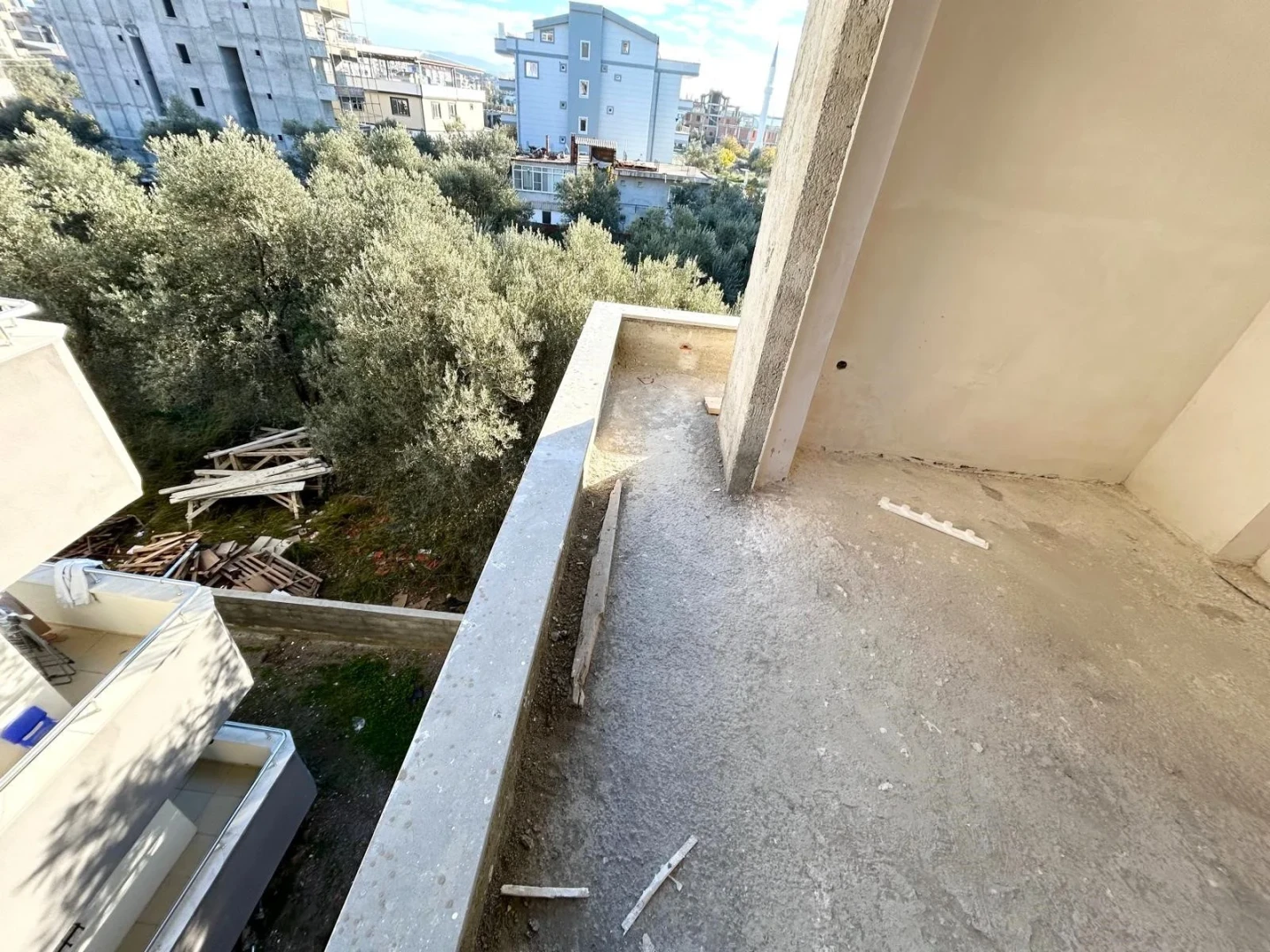 YÜKSEL'DEN KADIKÖY'DE KAÇMAZ FIRSAT GENİŞ ARA KAT ÖNCEPHE 1+1
