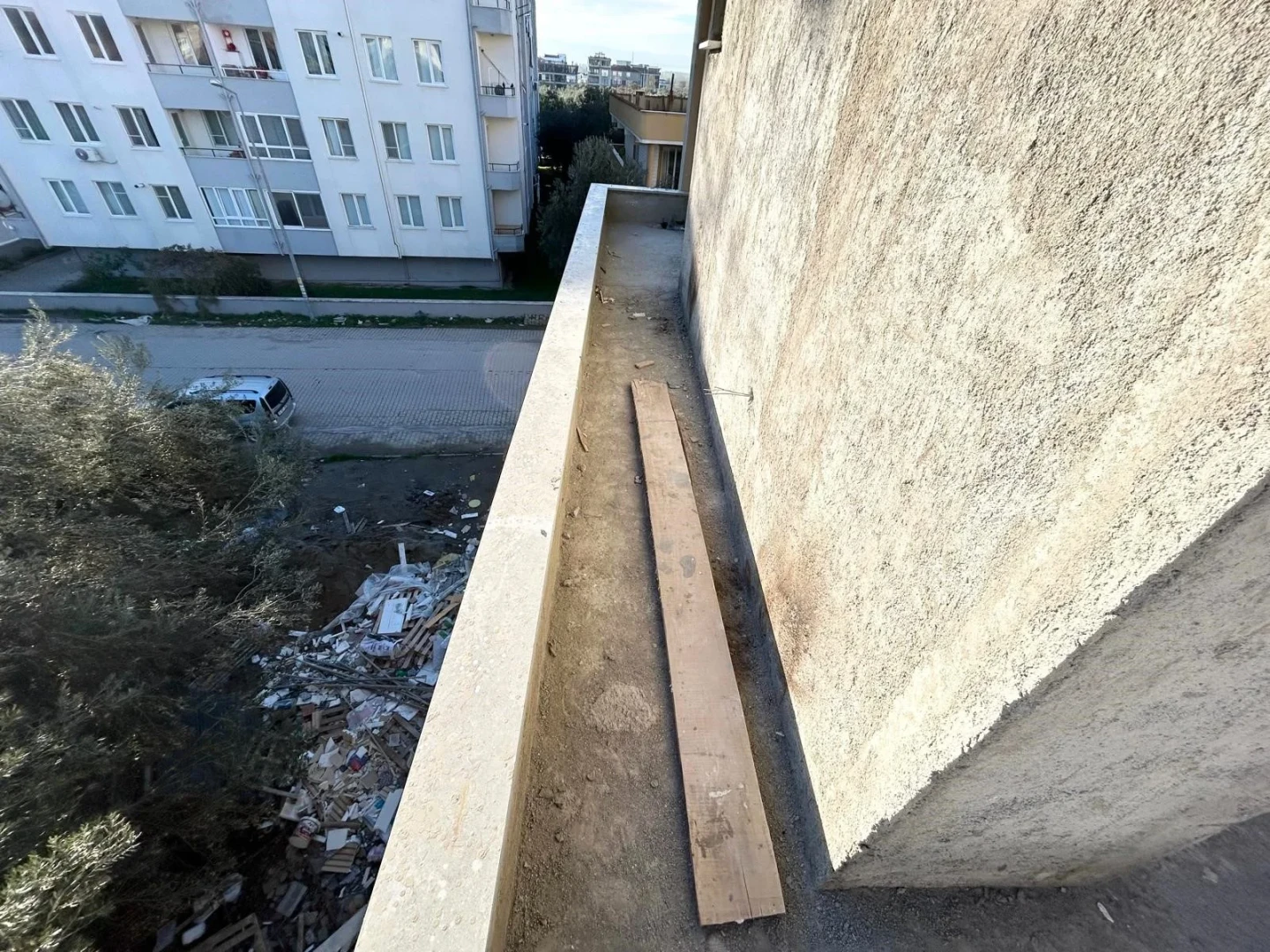 YÜKSEL'DEN KADIKÖY'DE KAÇMAZ FIRSAT GENİŞ ARA KAT ÖNCEPHE 1+1