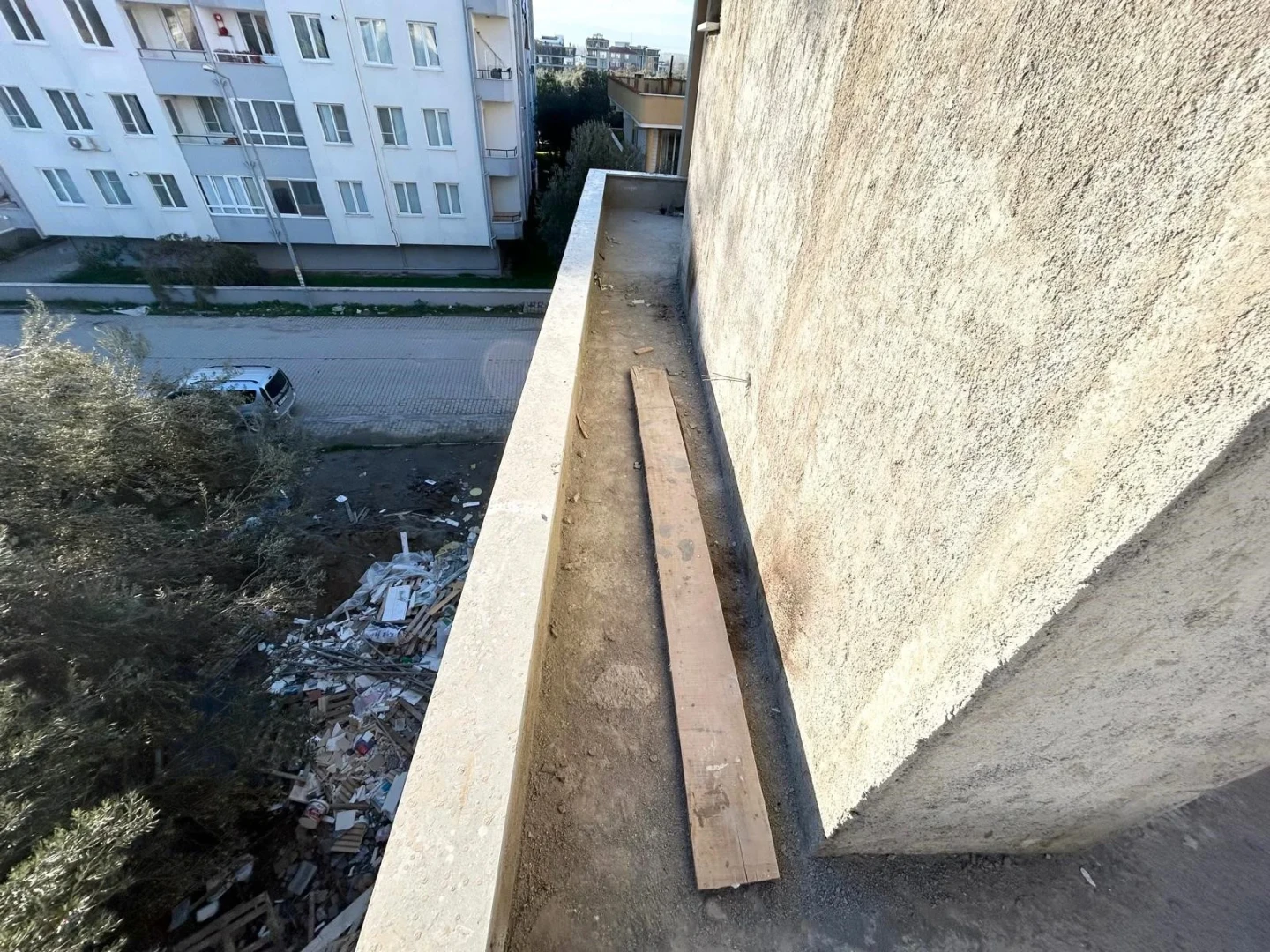 YÜKSEL'DEN KADIKÖY'DE KAÇMAZ FIRSAT GENİŞ ARA KAT ÖNCEPHE 1+1