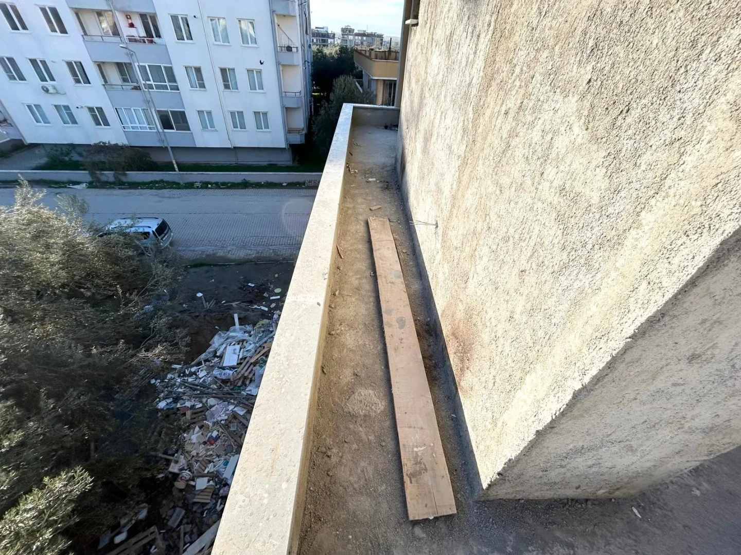 YÜKSEL'DEN KADIKÖY'DE KAÇMAZ FIRSAT GENİŞ ARA KAT ÖNCEPHE 1+1