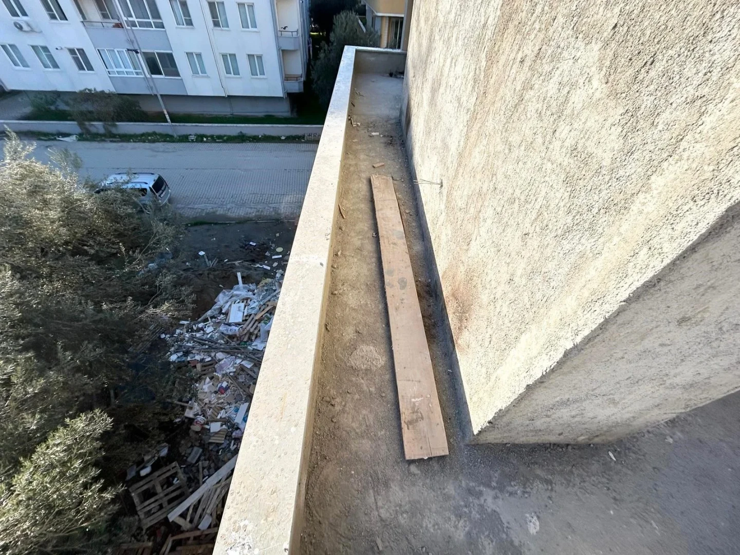 YÜKSEL'DEN KADIKÖY'DE KAÇMAZ FIRSAT GENİŞ ARA KAT ÖNCEPHE 1+1