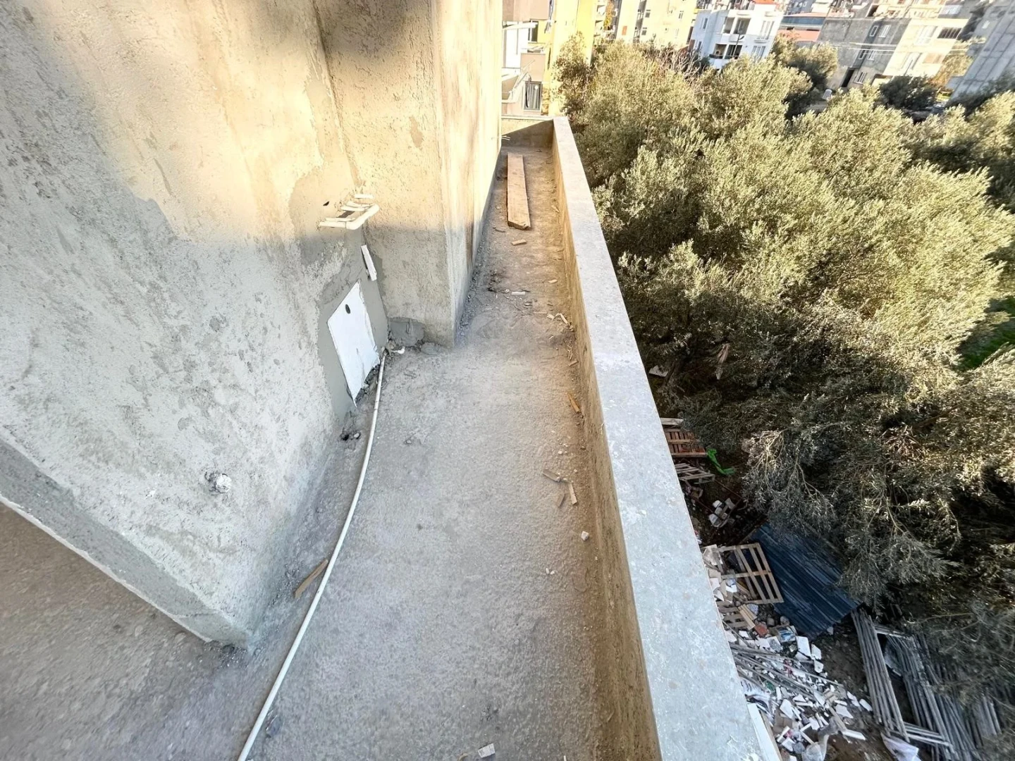 YÜKSEL'DEN KADIKÖY'DE KAÇMAZ FIRSAT GENİŞ ARA KAT ÖNCEPHE 1+1
