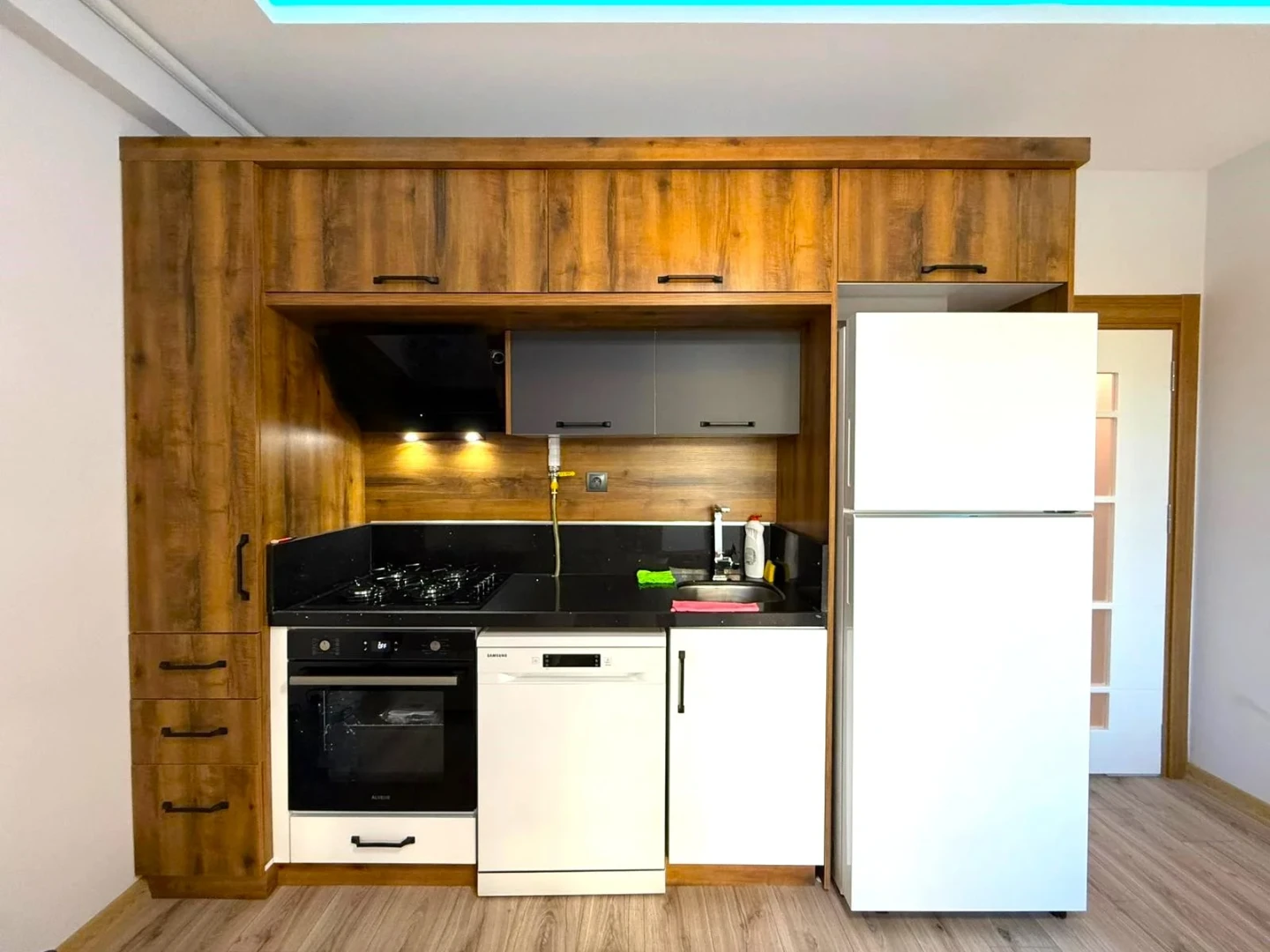 YÜKSEL'DEN ALTINKUM'DA ÖN CEPHE KAPALI CAM BALKONLU LUX 1+1DAİRE
