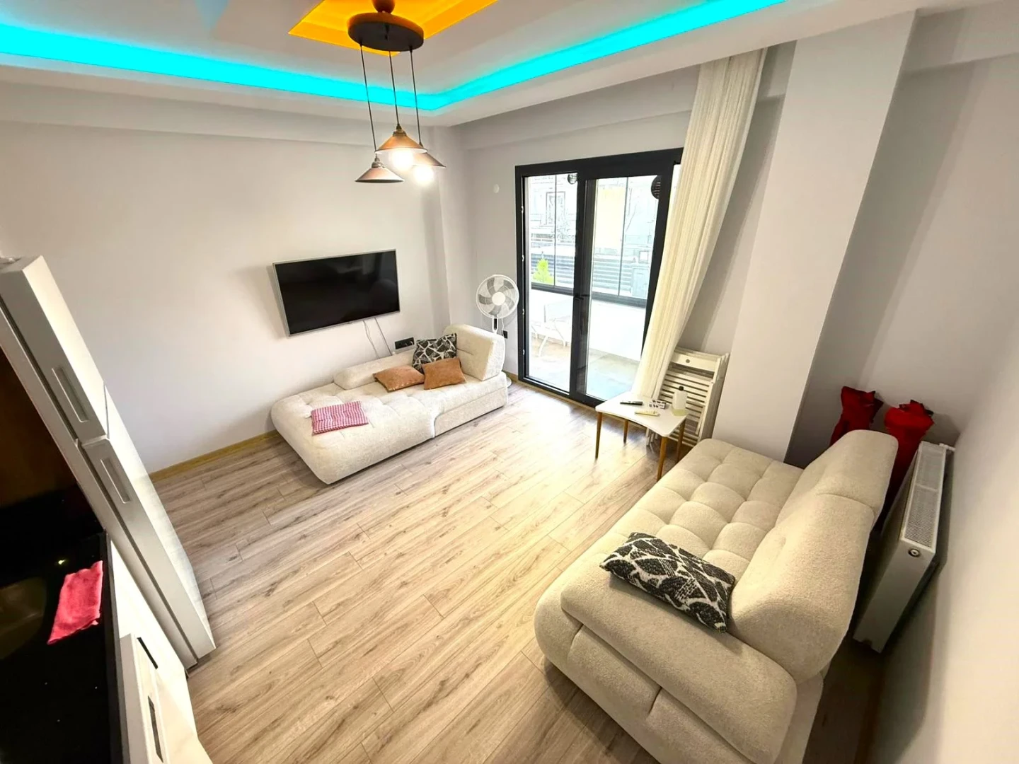 YÜKSEL'DEN ALTINKUM'DA ÖN CEPHE KAPALI CAM BALKONLU LUX 1+1DAİRE