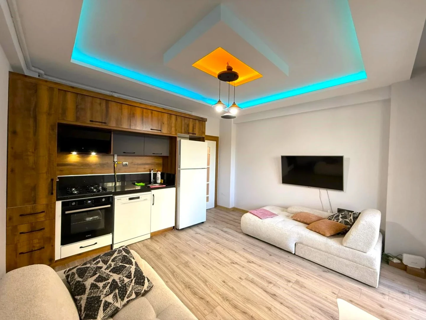 YÜKSEL'DEN ALTINKUM'DA ÖN CEPHE KAPALI CAM BALKONLU LUX 1+1DAİRE