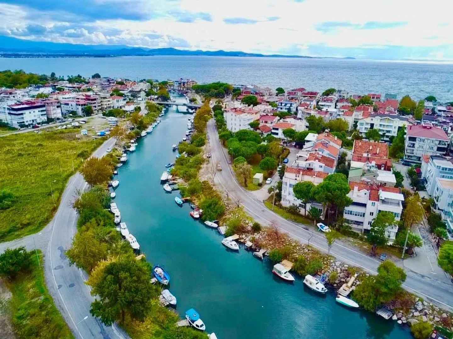 YÜKSEL'DEN ALTINKUMDA ÇAY MANZARALI ARAKAT DENİZE 250m 2+1 DAİRE