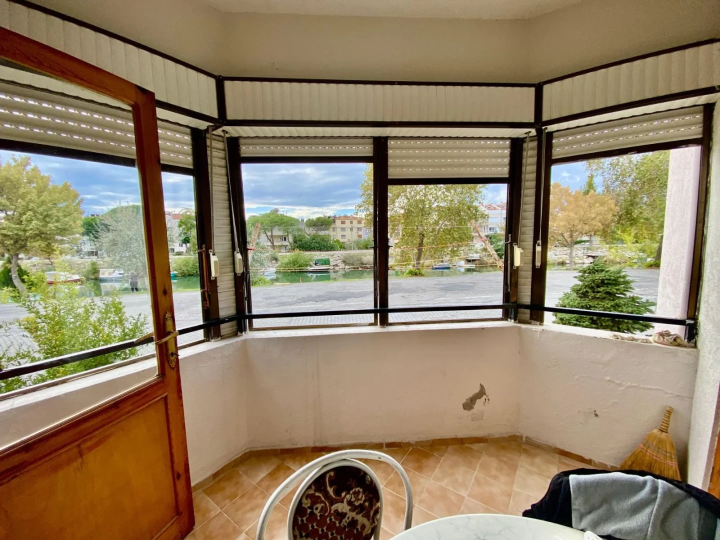 YÜKSEL'DEN ALTINKUMDA ÇAY MANZARALI ARAKAT DENİZE 250m 2+1 DAİRE