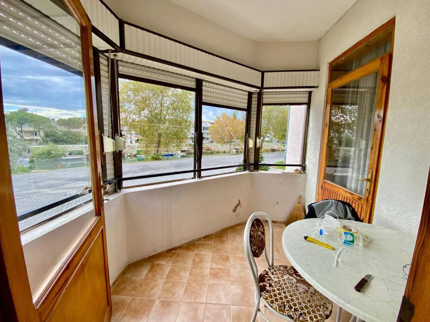 YÜKSEL'DEN ALTINKUMDA ÇAY MANZARALI ARAKAT DENİZE 250m 2+1 DAİRE