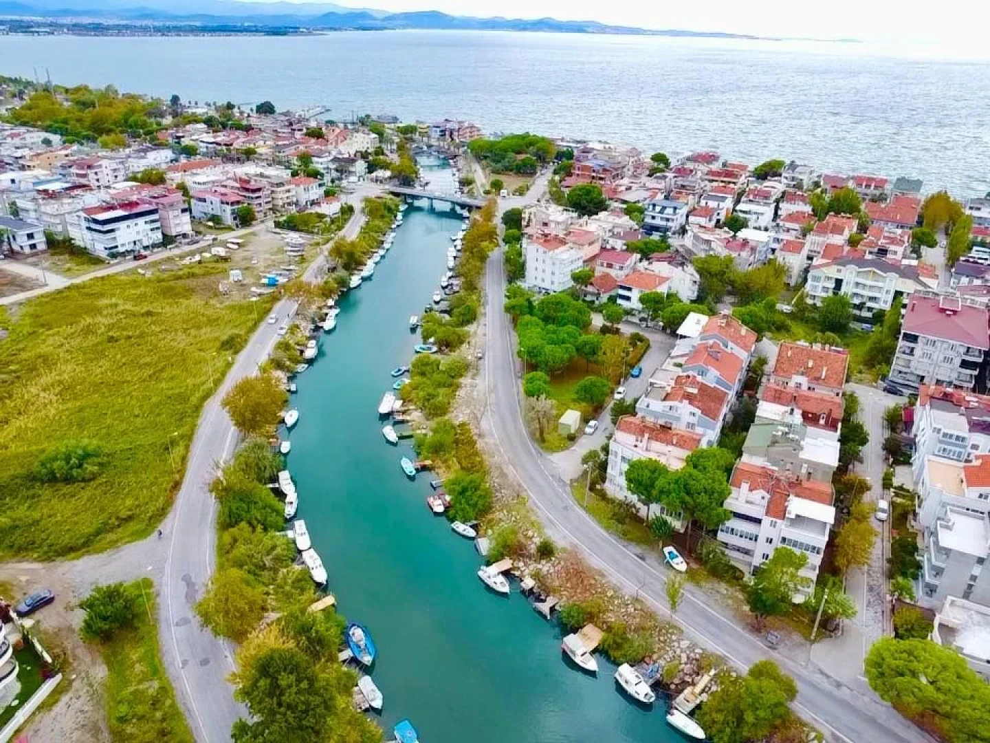 YÜKSEL'DEN ALTINKUMDA ÇAY MANZARALI ARAKAT DENİZE 250m 2+1 DAİRE