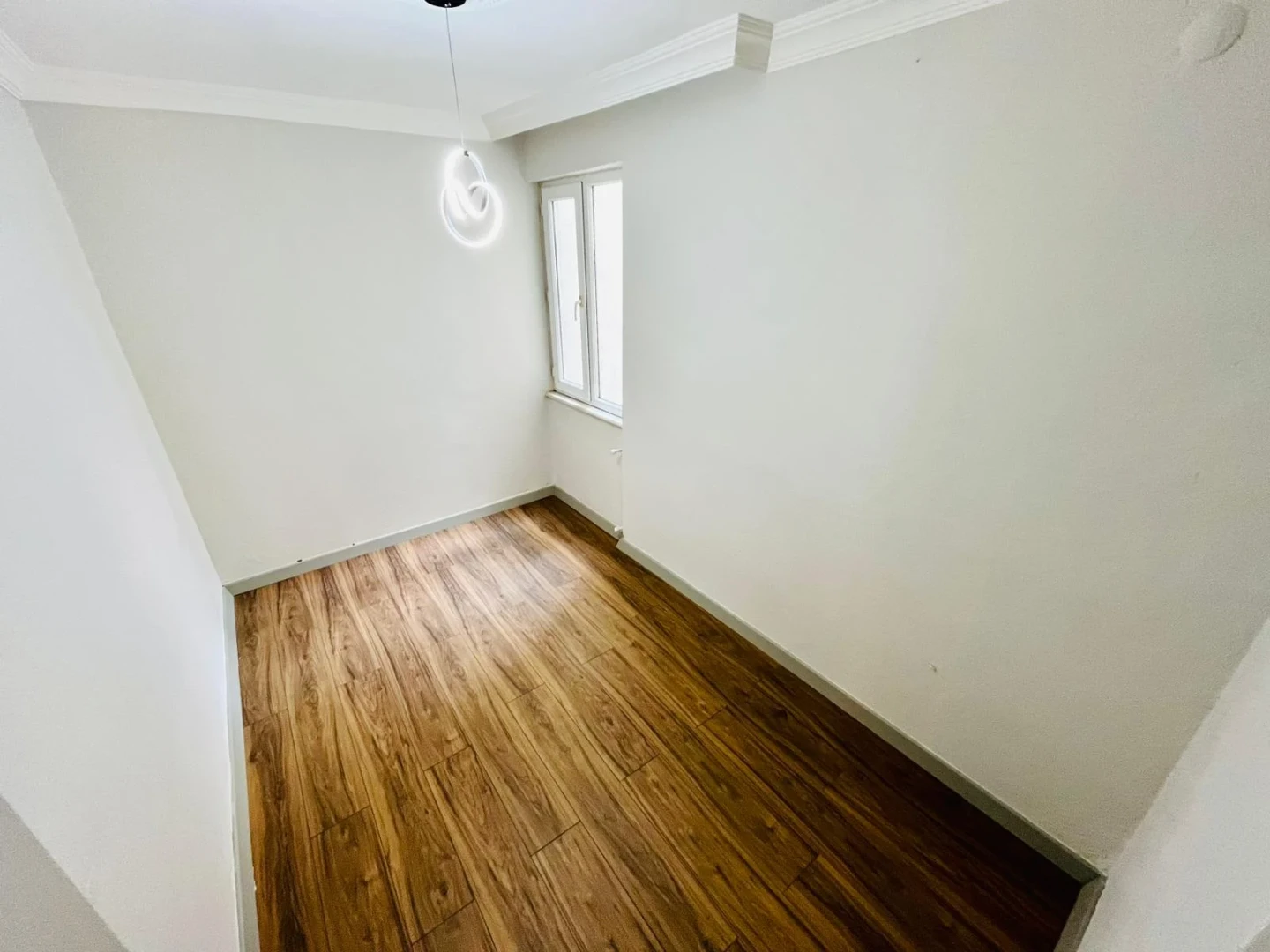 YÜKSELDEN AKÇAY MERKEZDE ARAKAT ULTRA LÜX ÖZEL TASARIM 2+1 DAİRE