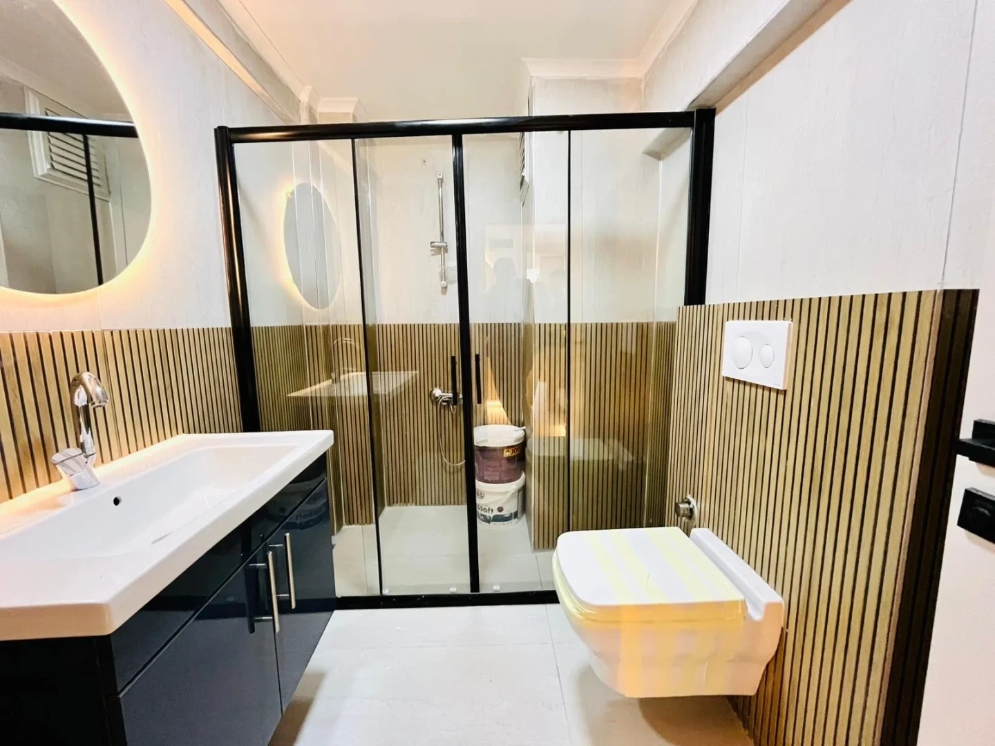 YÜKSELDEN AKÇAY MERKEZDE ARAKAT ULTRA LÜX ÖZEL TASARIM 2+1 DAİRE