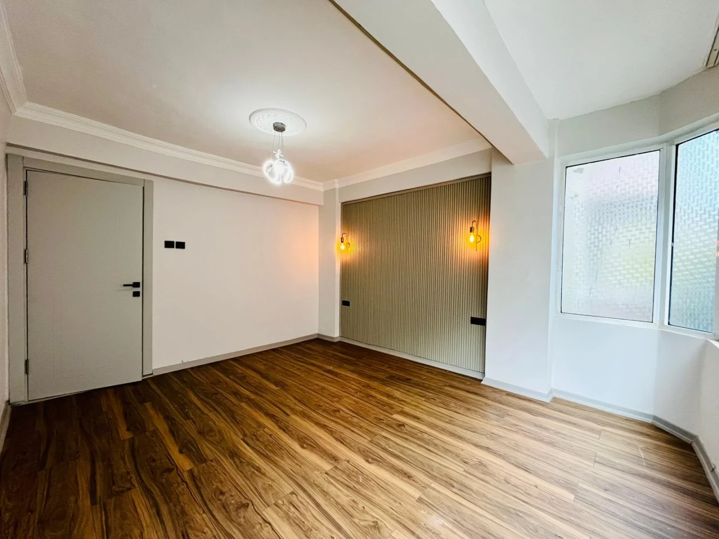 YÜKSELDEN AKÇAY MERKEZDE ARAKAT ULTRA LÜX ÖZEL TASARIM 2+1 DAİRE