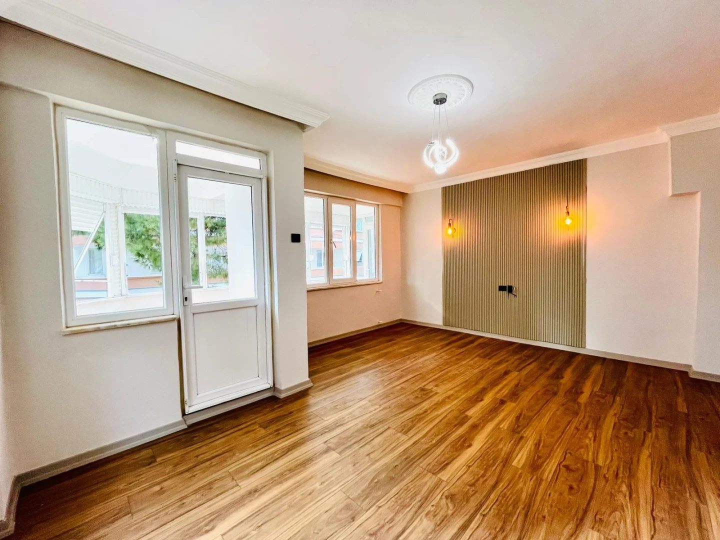YÜKSELDEN AKÇAY MERKEZDE ARAKAT ULTRA LÜX ÖZEL TASARIM 2+1 DAİRE