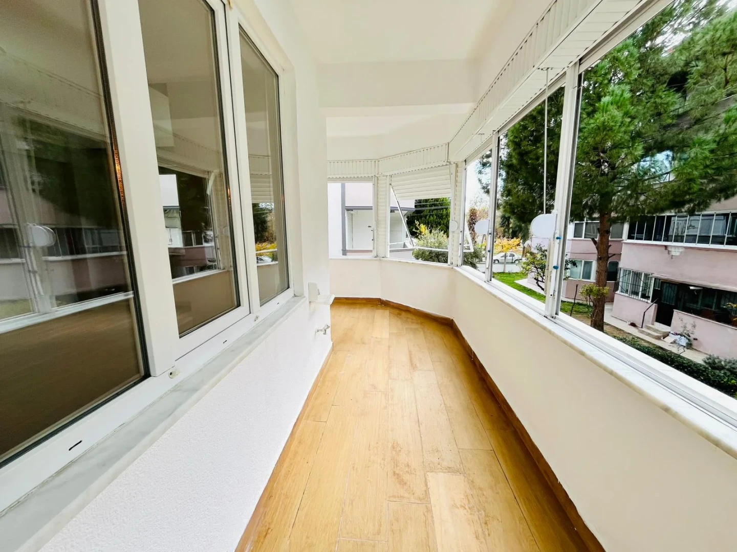 YÜKSELDEN AKÇAY MERKEZDE ARAKAT ULTRA LÜX ÖZEL TASARIM 2+1 DAİRE