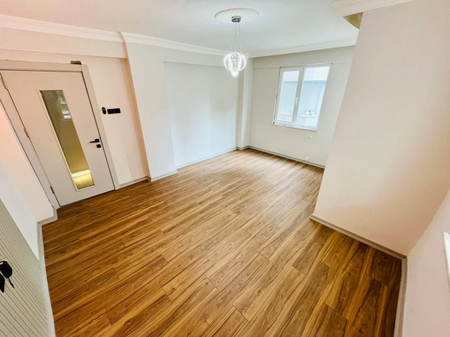 YÜKSELDEN AKÇAY MERKEZDE ARAKAT ULTRA LÜX ÖZEL TASARIM 2+1 DAİRE