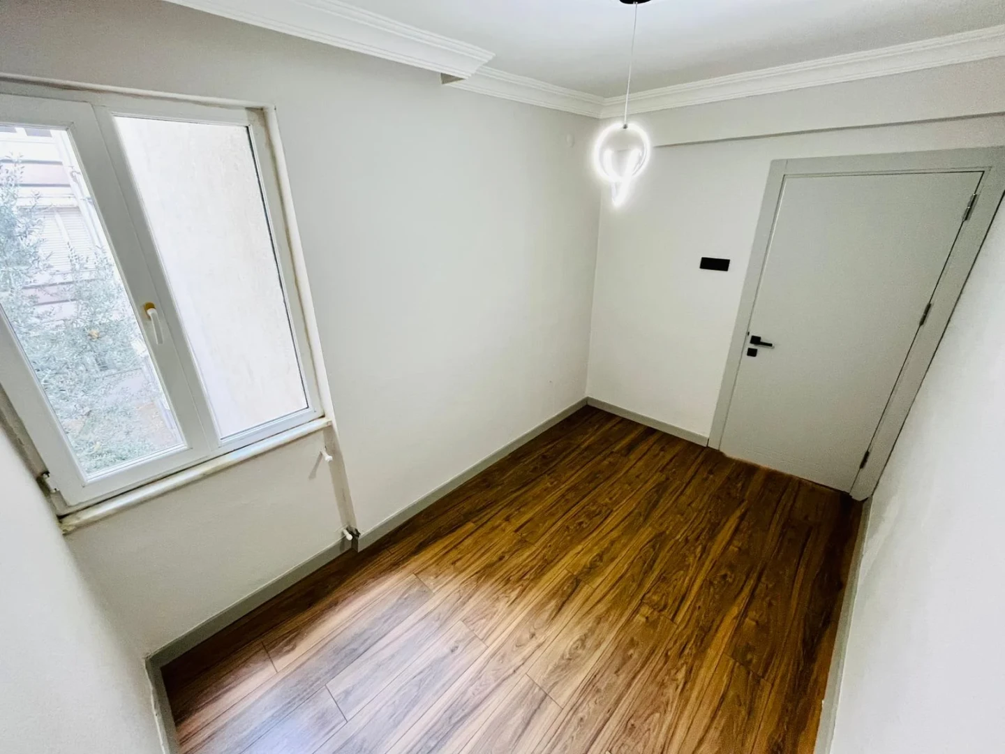 YÜKSELDEN AKÇAY MERKEZDE ARAKAT ULTRA LÜX ÖZEL TASARIM 2+1 DAİRE