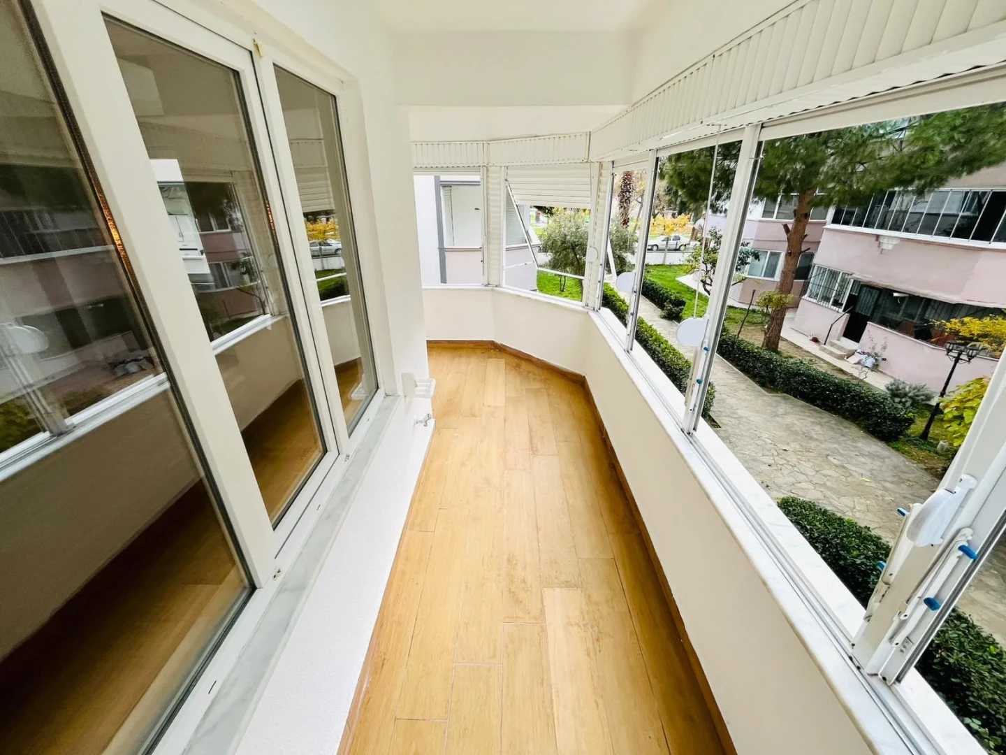 YÜKSELDEN AKÇAY MERKEZDE ARAKAT ULTRA LÜX ÖZEL TASARIM 2+1 DAİRE