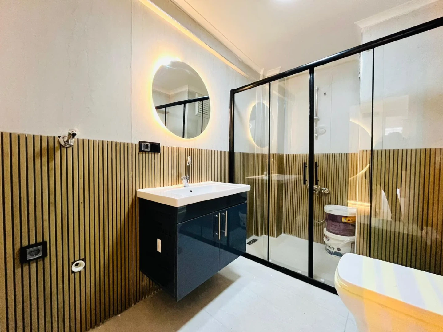 YÜKSELDEN AKÇAY MERKEZDE ARAKAT ULTRA LÜX ÖZEL TASARIM 2+1 DAİRE