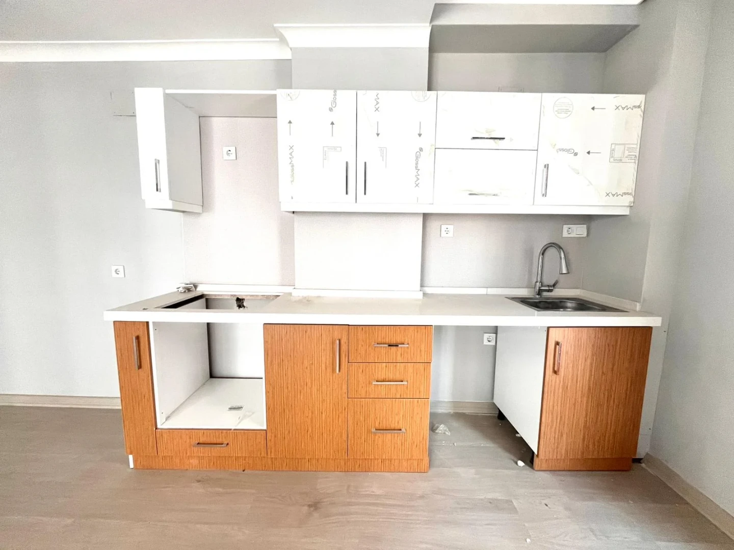 **YÜKSELDEN KADIKÖYDE YÜZME HAVUZLU SİTE İÇİNDE GENİŞ 1+1 DAİRE*