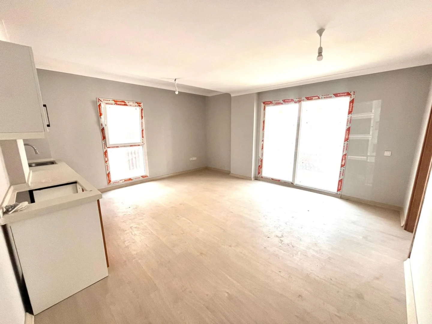 **YÜKSELDEN KADIKÖYDE YÜZME HAVUZLU SİTE İÇİNDE GENİŞ 1+1 DAİRE*