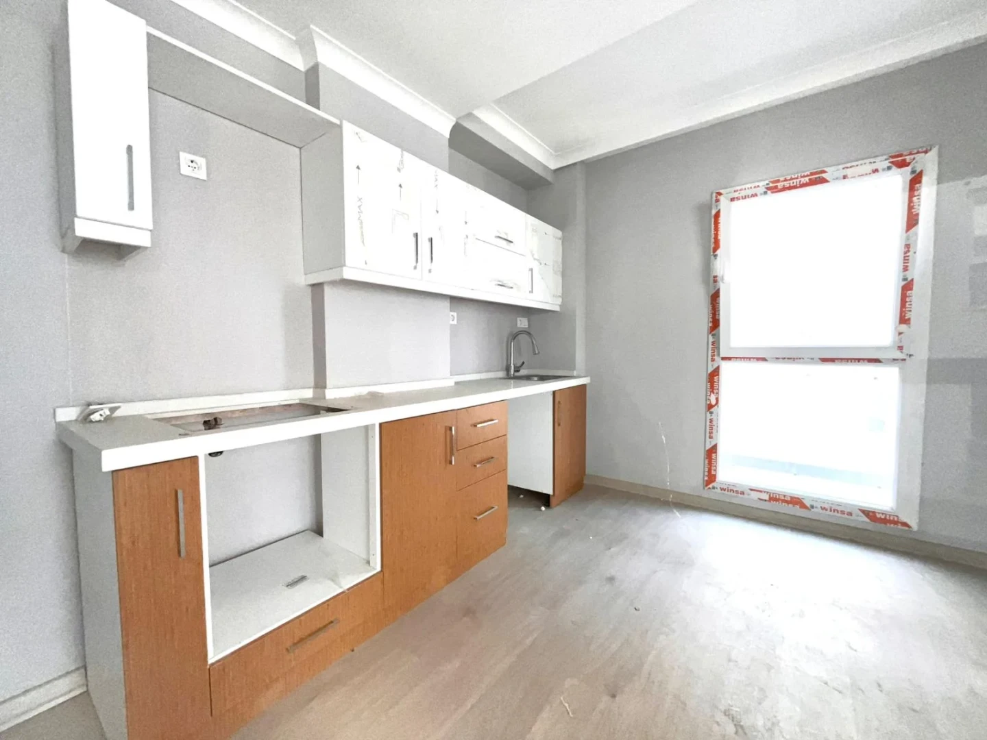 **YÜKSELDEN KADIKÖYDE YÜZME HAVUZLU SİTE İÇİNDE GENİŞ 1+1 DAİRE*