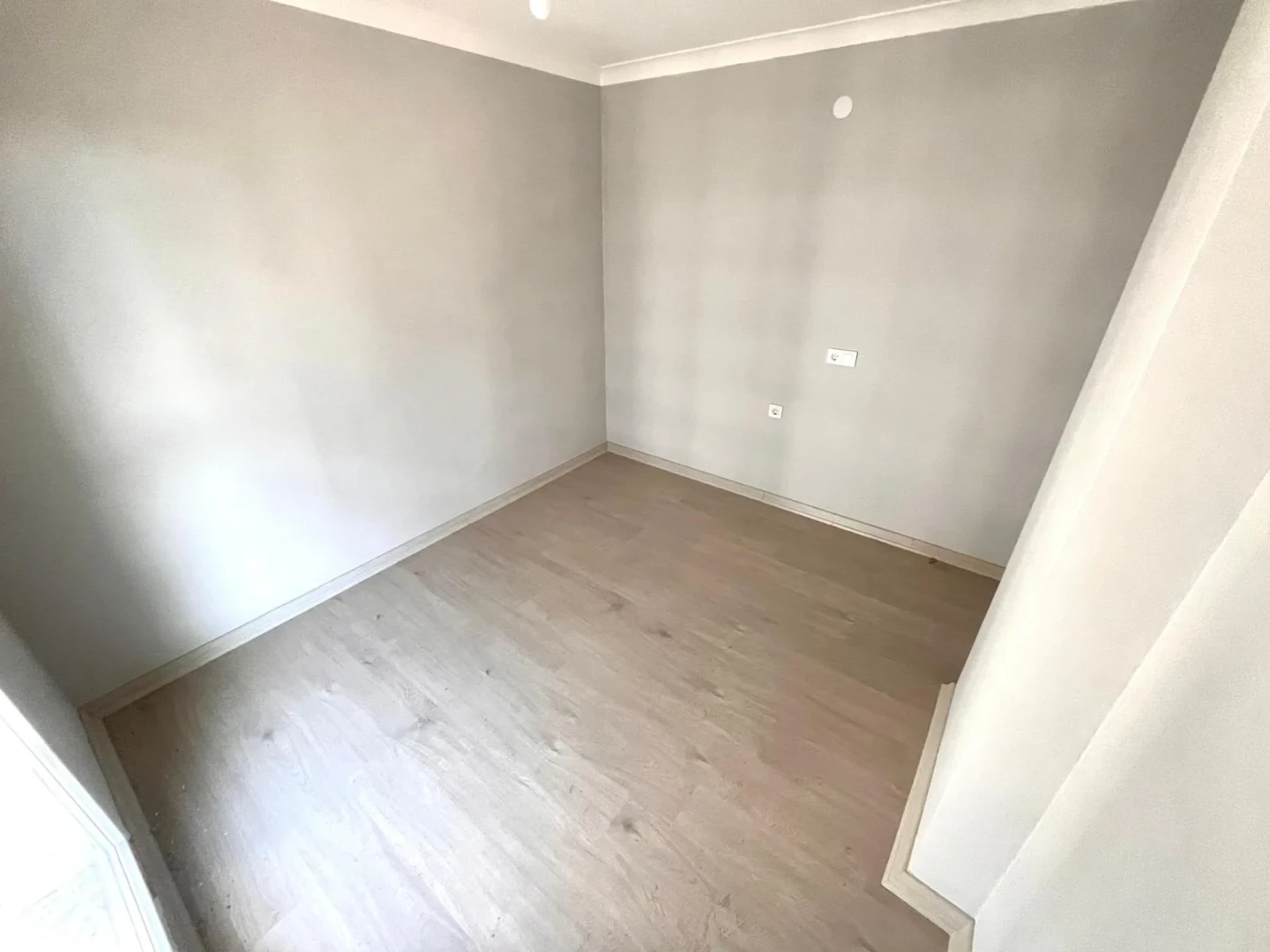 **YÜKSELDEN KADIKÖYDE YÜZME HAVUZLU SİTE İÇİNDE GENİŞ 1+1 DAİRE*