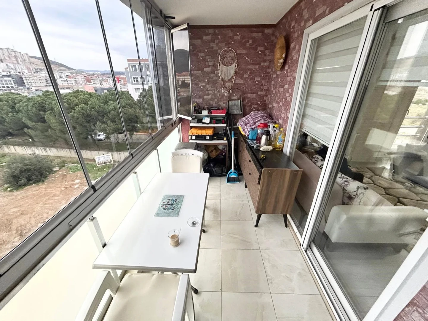 YETKİSİ YÜKSELDEN MERKEZİ KONUMDA CAM BALKONLU DOĞALGAZLI 3+1 SATILIK DAİRE
