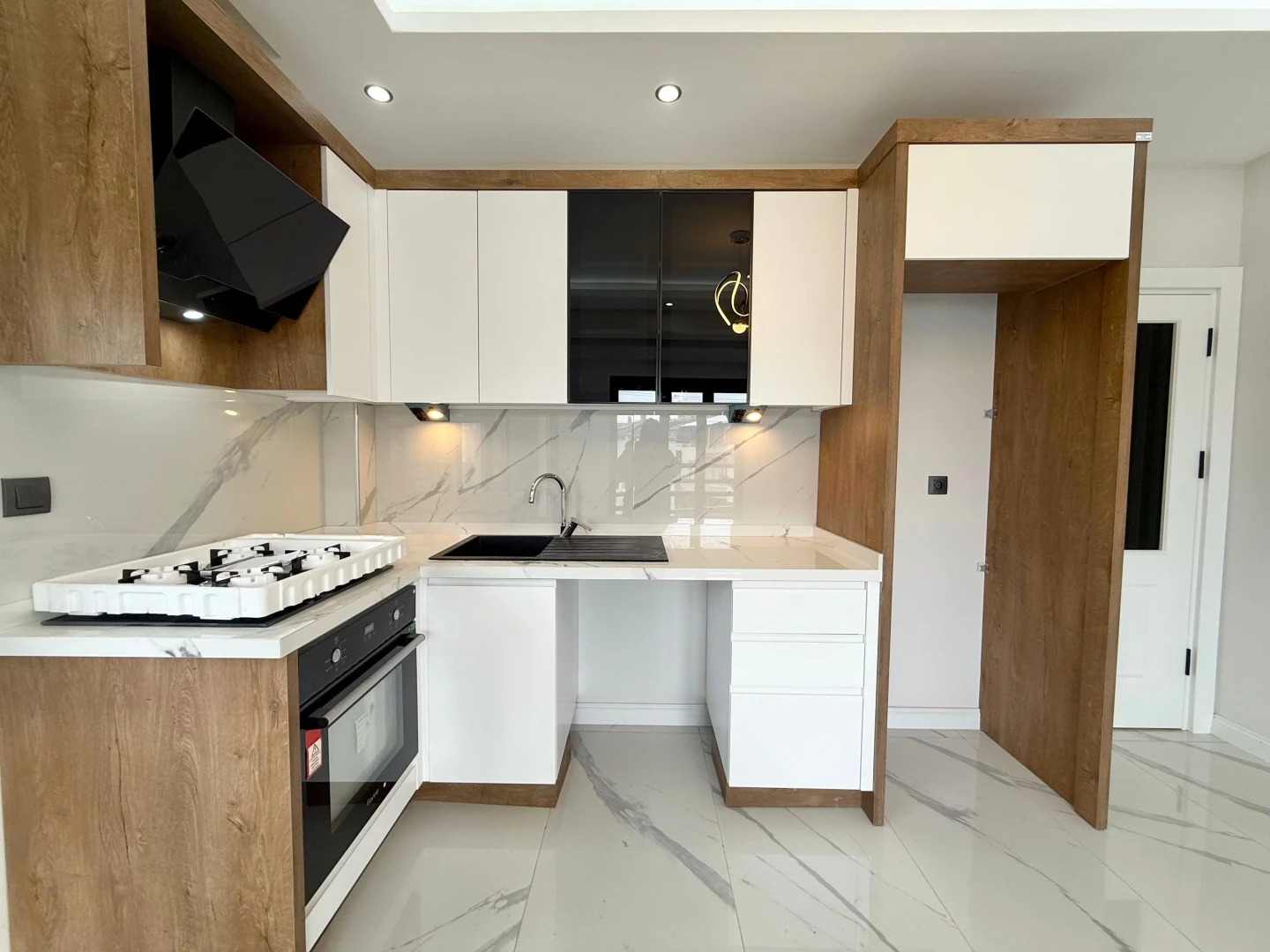 ツ YÜKSEL'DEN HUZURLA OTURACAĞINIZ DENİZE 50 M 2+1 SIFIR DAİRE ツ